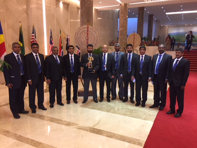 Colombo Dockyard Team with the Award